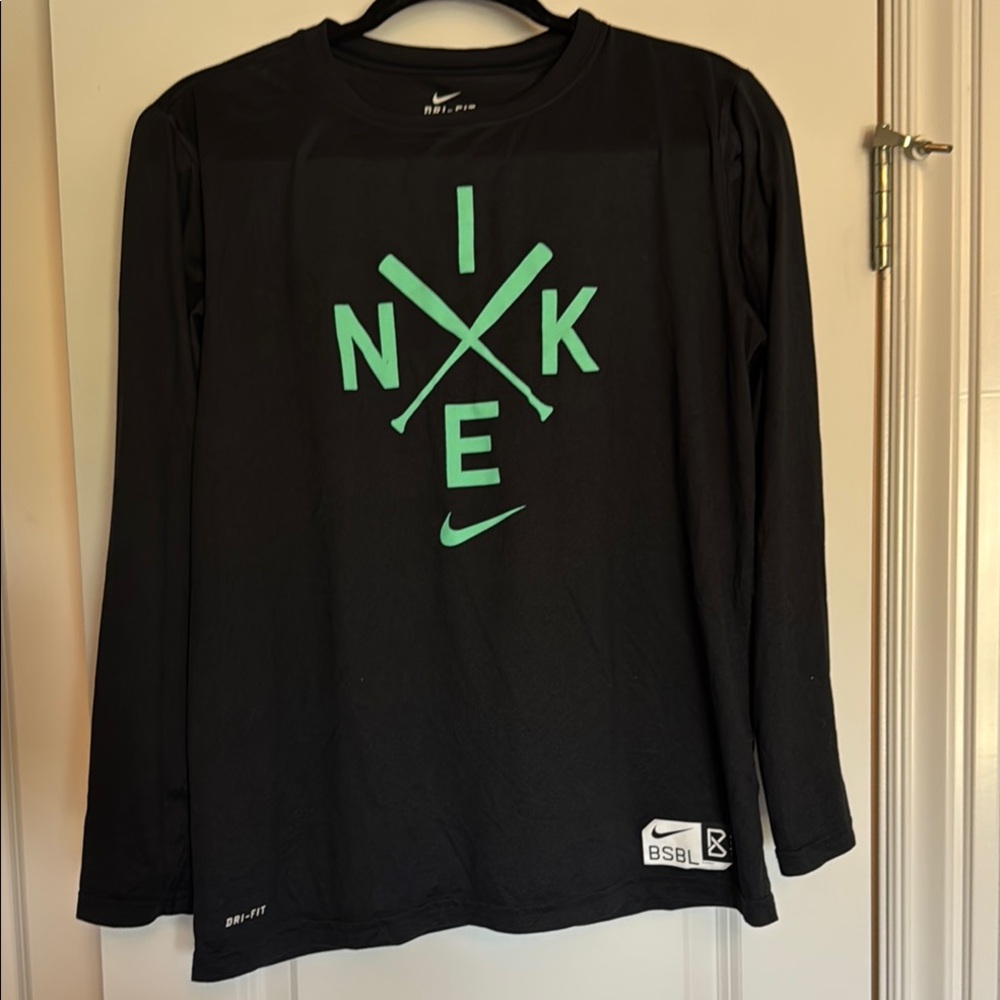 Nike Black and Green Long Sleeve Tees